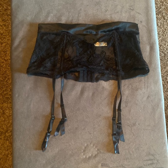 Felina Other - Lacy back closure bottom wear!